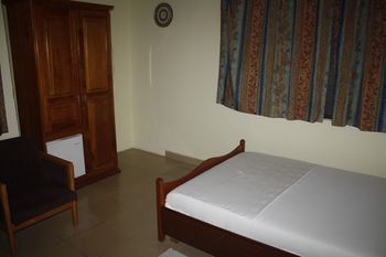 Dokua Royal Hotel Kwabenya Zewnętrze zdjęcie